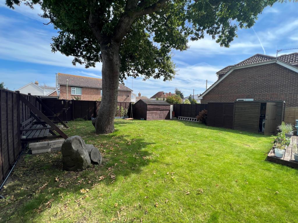 Lot: 104 - FREEHOLD HMO ON A PLOT OF 0.12 ACRES - Flat 1 Garden